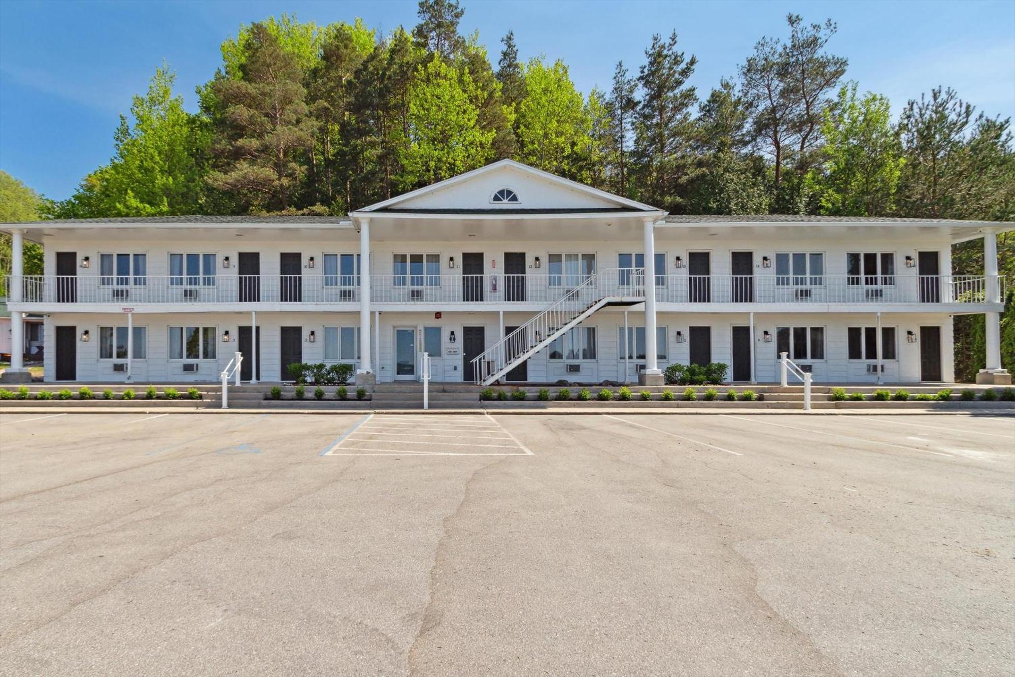 The Bay Hotel 2*